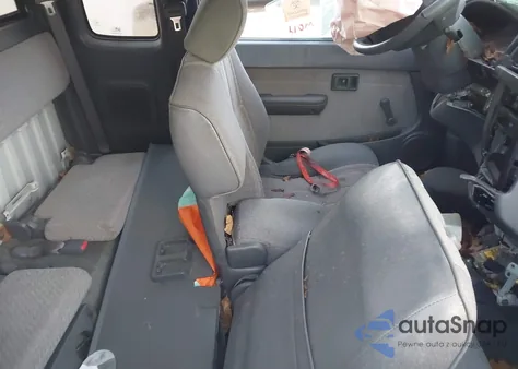 1996 Toyota Tacoma Xtracab z USA, uszkodzony, nr VIN 4TAWM72N5TZ121070